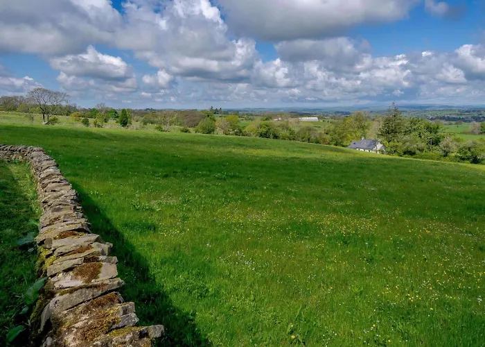 2 Bed In Lancaster Oc-82857 Ferienhaus *