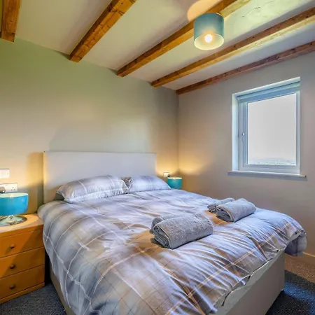 2 Bed In Lancaster Oc-82857 Holiday home *