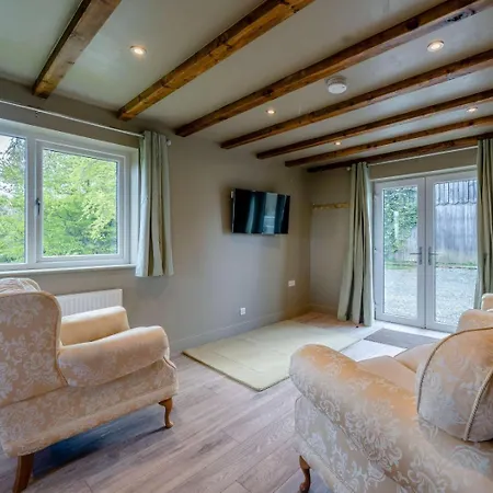 2 Bed In Lancaster Oc-82857 Holiday home *
